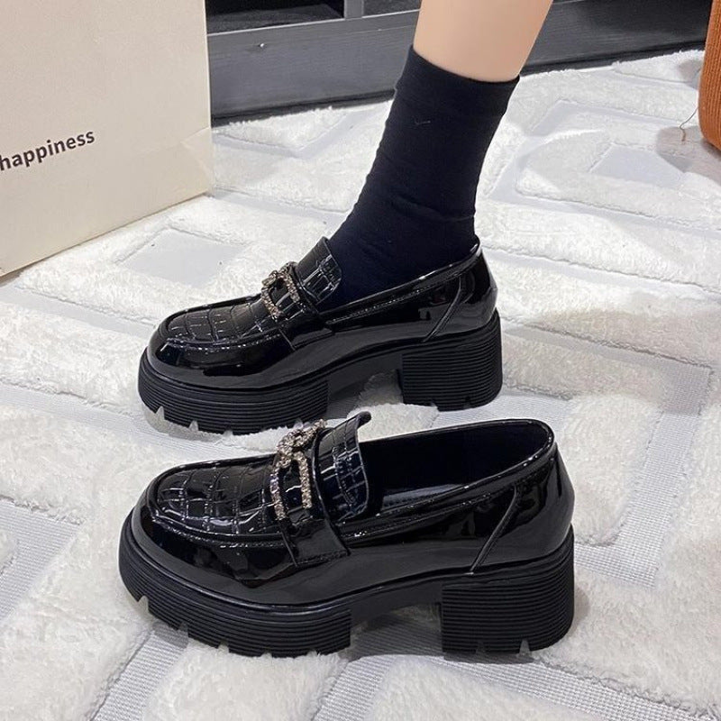 Damen Komfortable Mokassins mit schickem Ketten-Detail EB