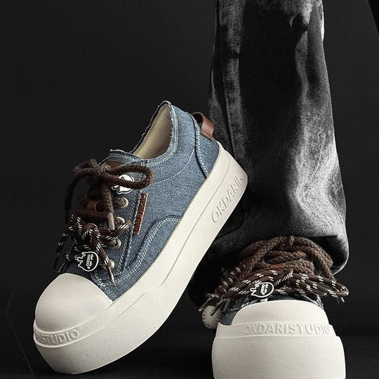 Damen Sneakers mit einem einzigartigen Schnürsystem und dämpfender Gummisohle EB