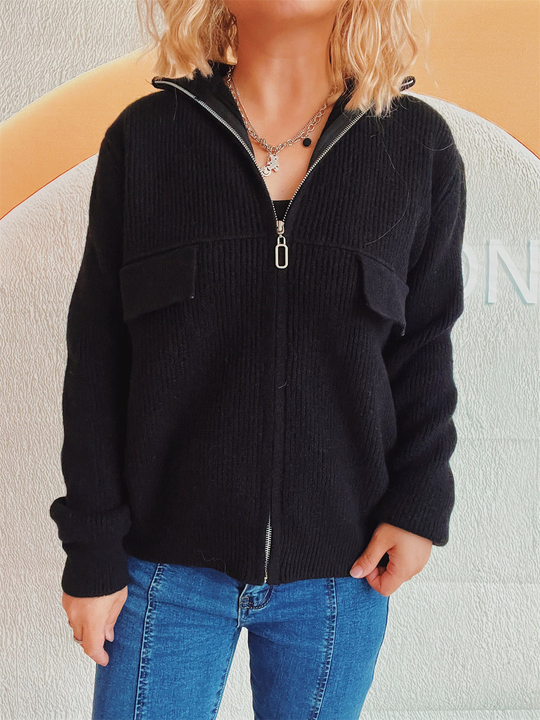 Damen lässige Strickjacke mit praktischen Taschen und hohem Kragen EB