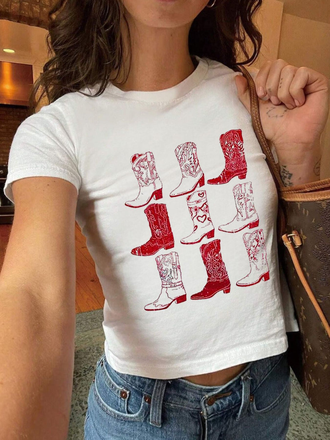 Damen Crop-T-Shirt mit kreativem Cocktail-Design EB