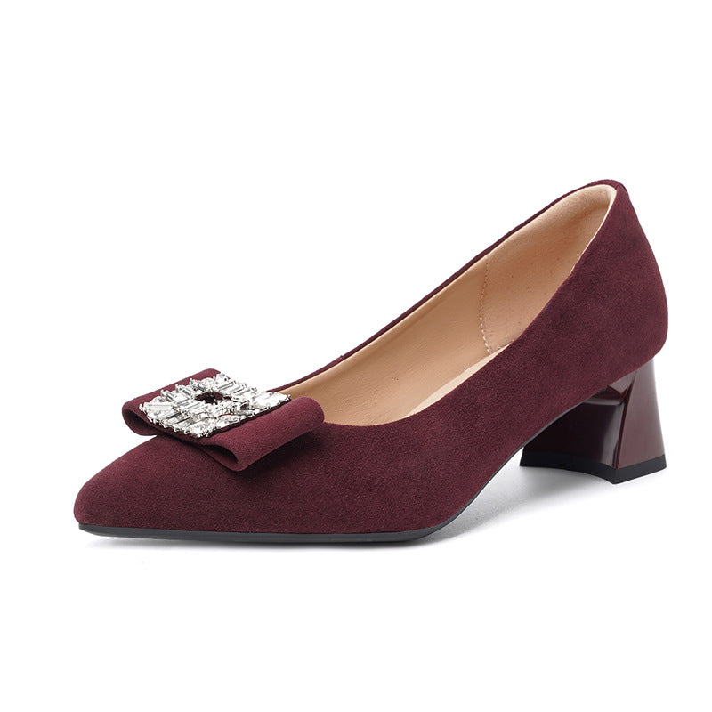 Damen elegante Pumps mit luxuriösem Schmuckdetail und komfortablem Blockabsatz EB