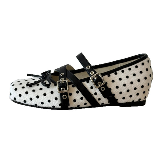 Damen Elegante und feminine Ballerinas mit dekorativen Riemchen und gepunktetem Muster EB
