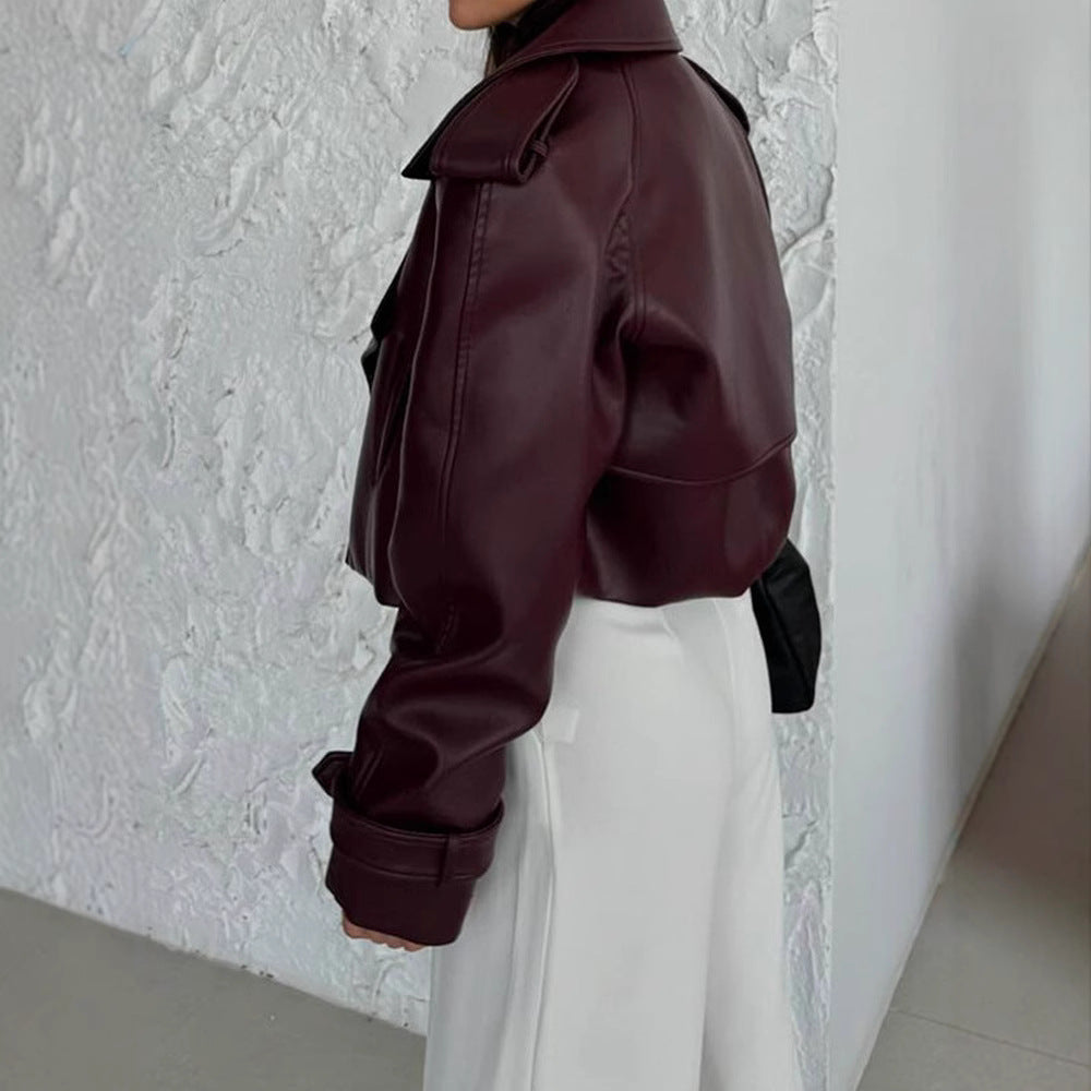 Damen Kunstlederjacke im cropped Stil mit modernen Details und praktischen Taschen EB
