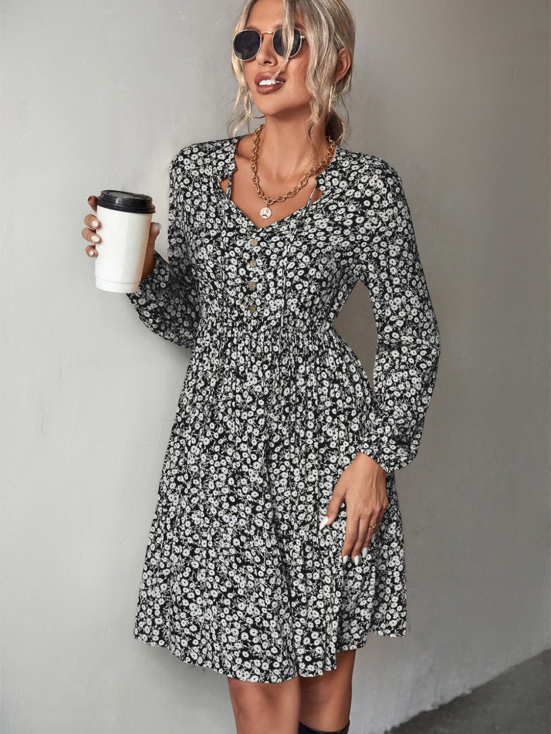 Damen Blümchen Minikleid mit romantischen Rüschendetails und elastischem Bund EB