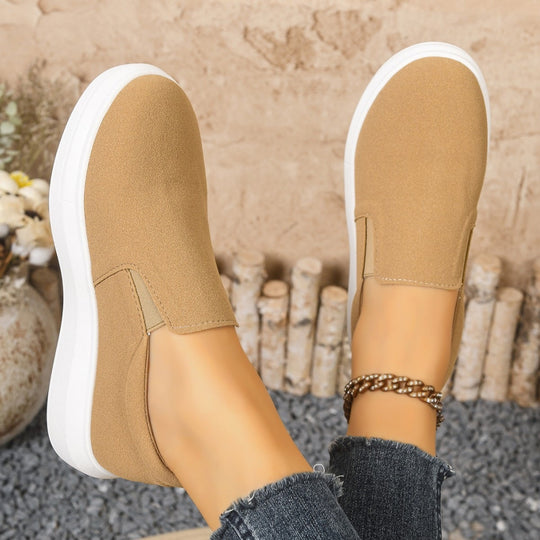 Damen Slip-On Sneakers mit atmungsaktiver Oberflächenstruktur und rutschfester Sohle EB