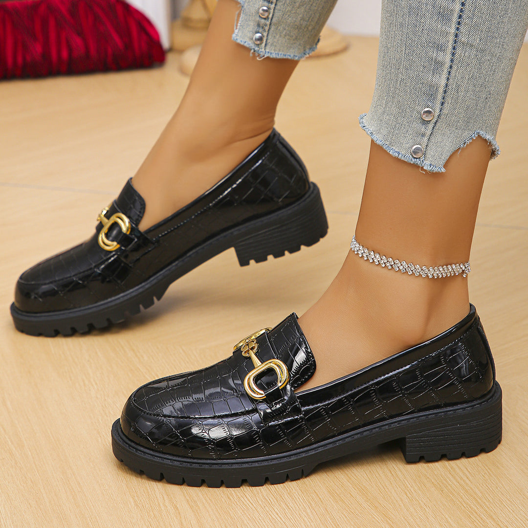 Damen nan glänzende Krokoprägung Loafer mit profilierter Traktorsohle und goldener Zierschnalle EB