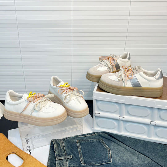 Damen Komfortable Sneaker mit praktischem Plateau und farbigen Schnürsenkeln EB
