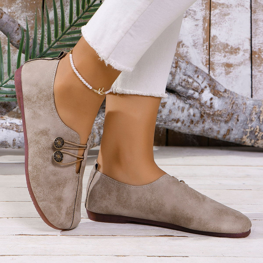 Damen nan bequeme flache Slipper Vintageoptik mit Zierknöpfen und elastischer Schnürung EB