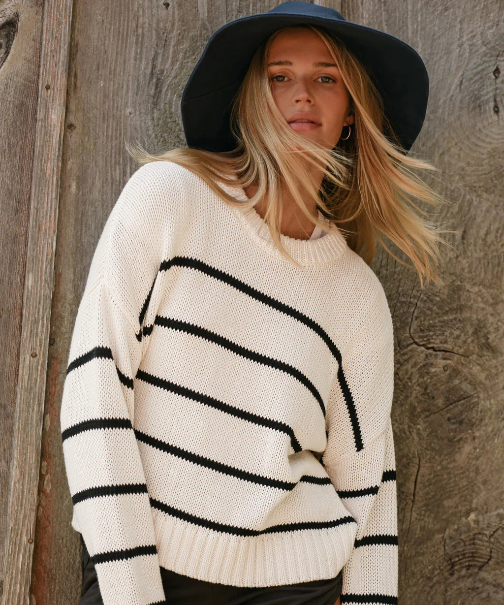 Damen gestrickter Pullover mit breitem Streifenmuster und lässigem Schnitt EB