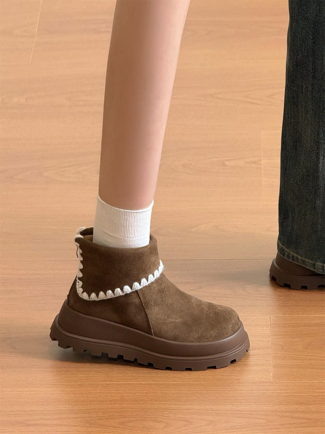 Damen Stiefeletten aus weichem Wildleder mit Dekorativem Rippensaum EB