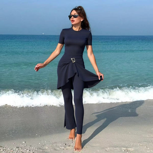 Damen eleganter Schwimmanzug mit asymmetrischem Rock und figurbetonendem Design EB