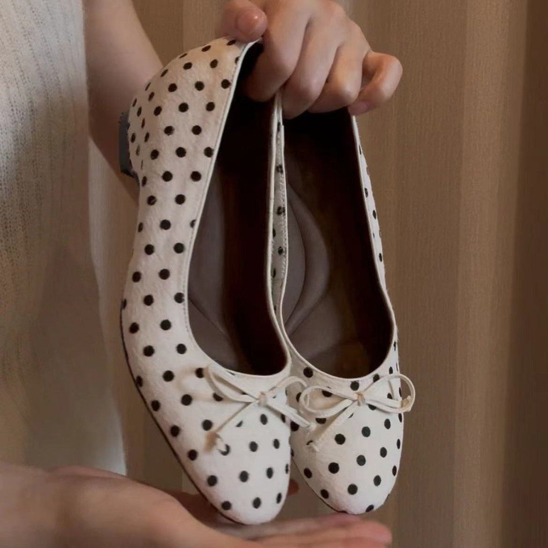 Damen Ballerinas mit klassischem Punktedesign und individuell anpassbarem Riemen EB