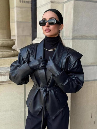Damen modische Bikerjacke mit dekorativen Schnürdetails und eleganter Taillierung EB