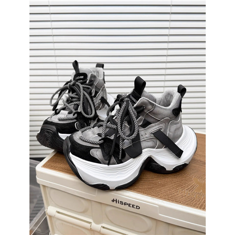 Damen Chunky Plateau-Sneaker mit mehrlagiger sculpted Sohle und Wildleder‑Mesh‑Details EB