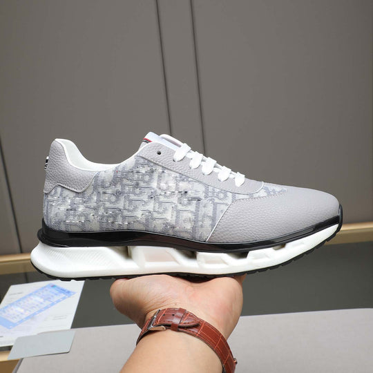 Damen Sportliche Sneakers mit innovativer Oberflächenstruktur und ergonomischer Dämpfung EB