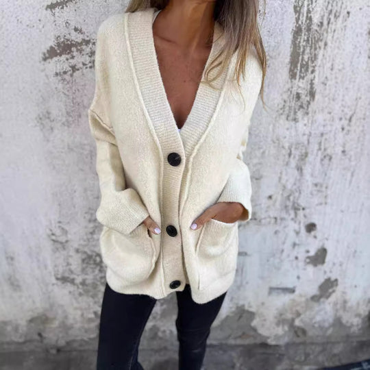 Damen kuschelige Strickjacke mit großen Taschen und Knopfdetails EB
