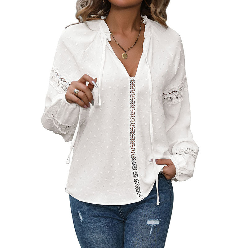 Damen Romantische V-Ausschnitt-Bluse mit Crinkle-Struktur, Spitzenbordüren und Kordelbindern EB