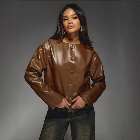 Damen Kunstlederjacke mit glänzendem Finish und dekorativen Knöpfen EB