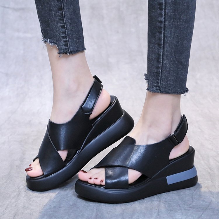 Damen Wedge-Sandalen mit elegantem Riemen und komfortabler Fußbettgestaltung EB