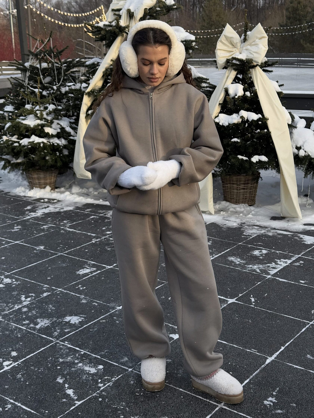 Damen Komfort-Kapuzen-Zipjacke mit verdecktem Reißverschluss, Kängurutasche und gerader Sweat-Hose EB