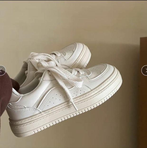 Damen Sportliche Sneakers mit gepolsterter Laufsohle und markantem Design EB
