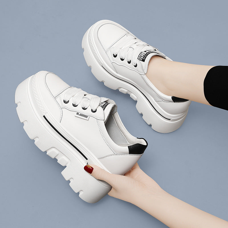 Damen Plateau-Sneaker mit rutschfester Sohle und modischer Schnürung EB