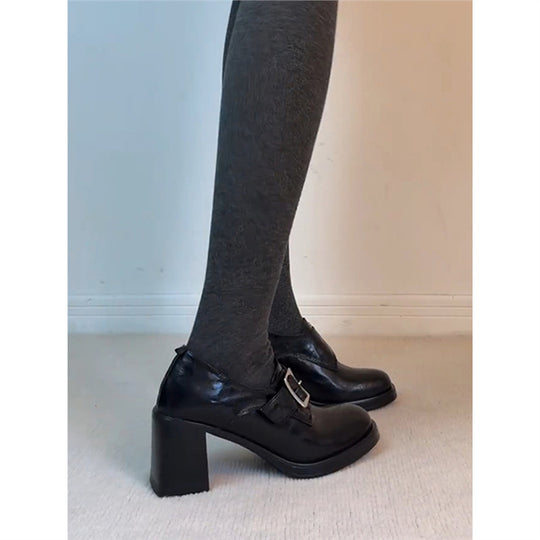 Damen Elegante Pumps mit komfortablem Blockabsatz und dekorativem Riemen EB