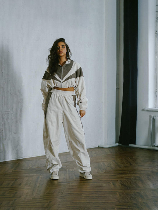 Damen sportliches Freizeitanzug-Set mit Designerkapuze und gestreiftem Design EB