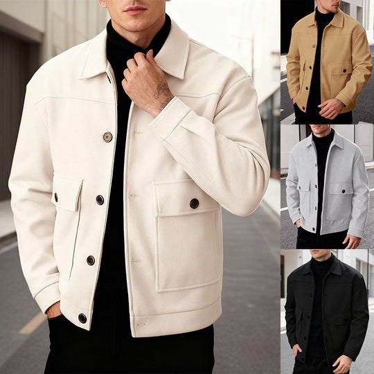 Herren nan kurze Woll-Feldjacke mit Hemdkragen aufgesetzten Pattentaschen und klarer Silhouette EB