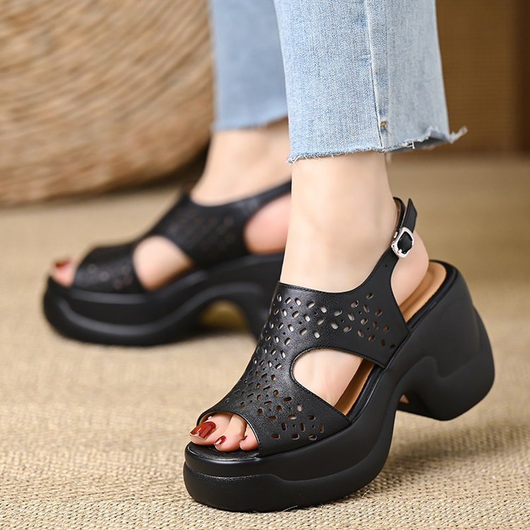 Damen Plateausandalen mit luftiger Perforation und bequemem Absatz EB