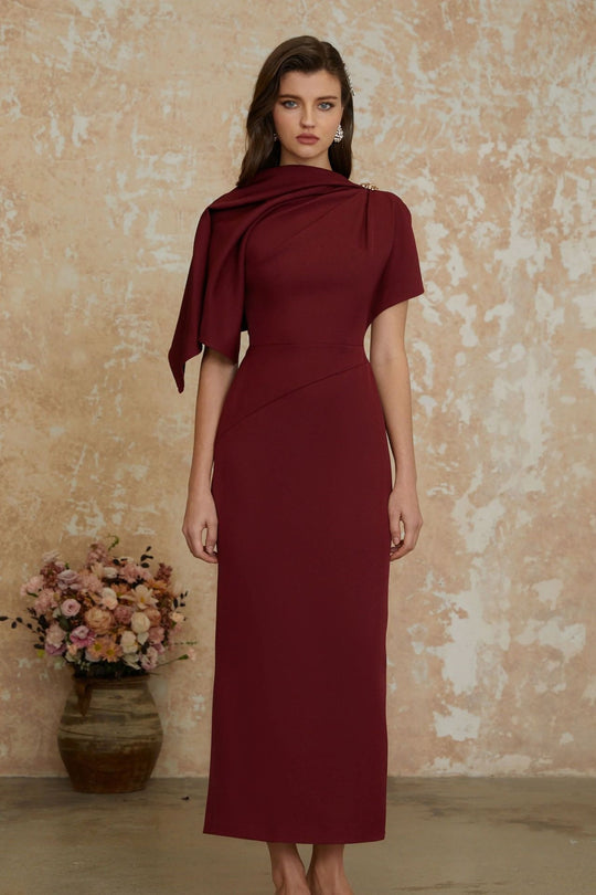 Damen Elegantes Abendkleid mit schulterfreiem Design und raffinierten Drapierungen EB