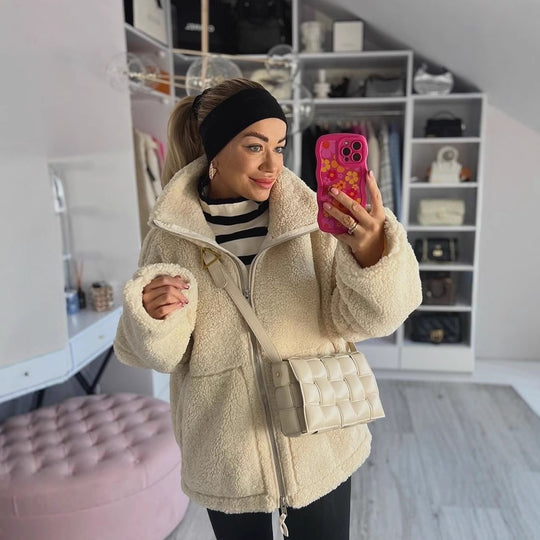 Damen Oversize Teddy-Fleecejacke mit Stehkragen und aufgesetzten Taschen EB