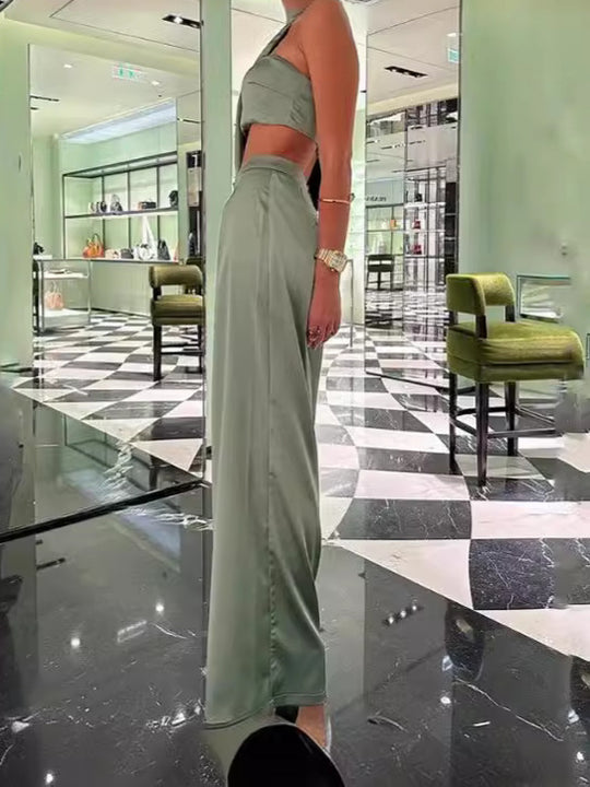 Damen Schickes Zweiteiliges Outfit mit cropped Top und silk Abschluss EB