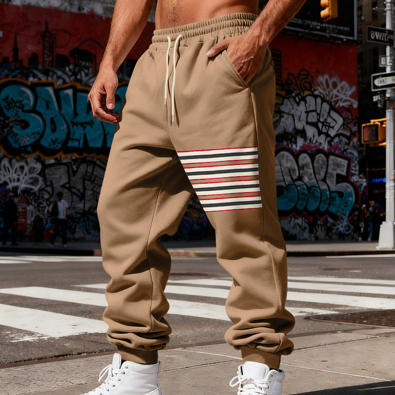Herren Relaxed-Fit Jogginghose mit seitlicher Streifenapplikation, Kordelzug & gerippten Bündchen EB