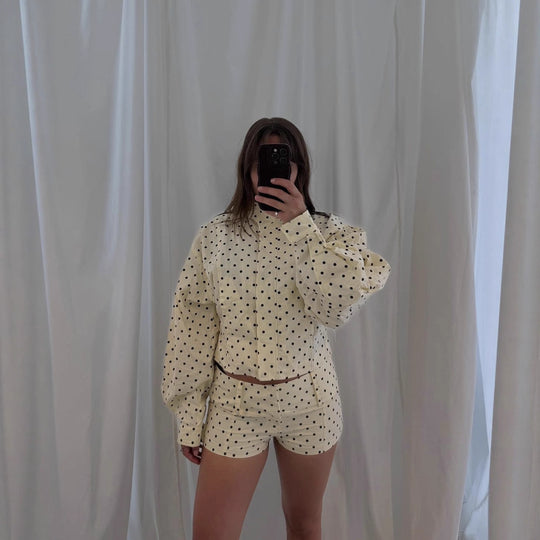 Damen Kurzjacke im modernen Punktedesign mit hochgeschlossenem Kragen EB