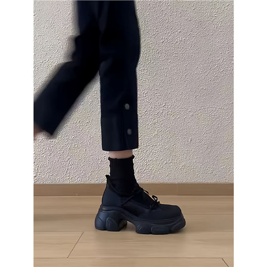 Damen plattformierte Sneaker mit eleganter Schnürung EB