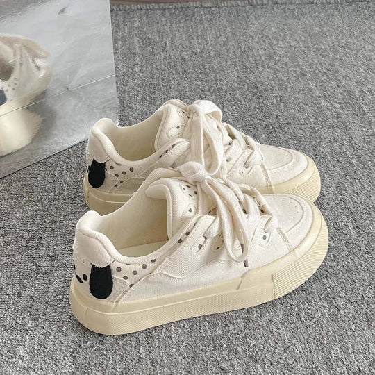 Damen Komfortable Sneakers mit dickem Plateau und verspieltem Schnürsystem EB