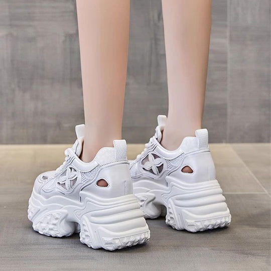 Damen Sportliche Plateau-Sneaker mit innovativem Oberflächen-Design EB