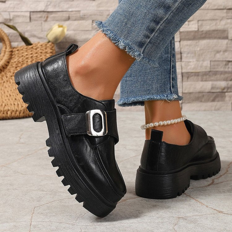 Damen Slipper mit modischem Verschluss und rutschfester Profilsohle EB