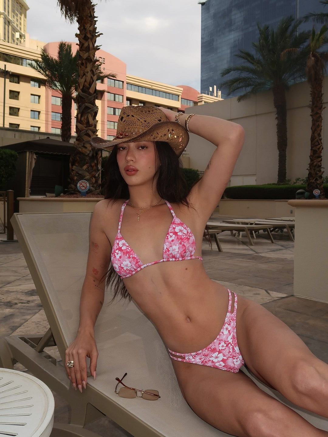 Damen Triangel-Bikini mit hoch geschnittenem Unterteil und floralem Design EB