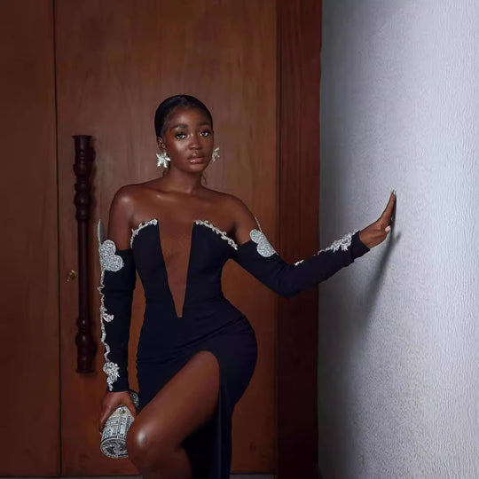 Damen Elegantes Abendkleid mit glitzernden Flügel-Applikationen und tiefem V-Ausschnitt EB