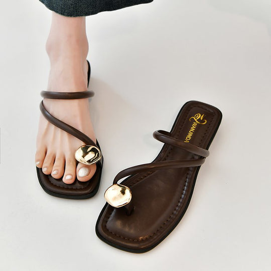 Damen modische Sandaletten mit elegantem Riemendesign und auffälligem Schmuckdetail EB