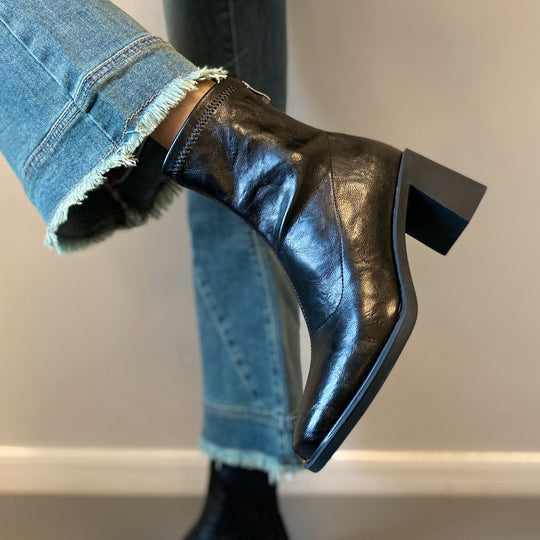 Damen Stiefeletten mit hohem Blockabsatz und eleganter Silhouette EB