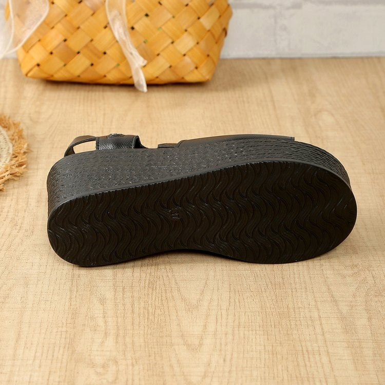 Damen Wedge-Sandaletten mit raffiniertem Gurt-Design EB
