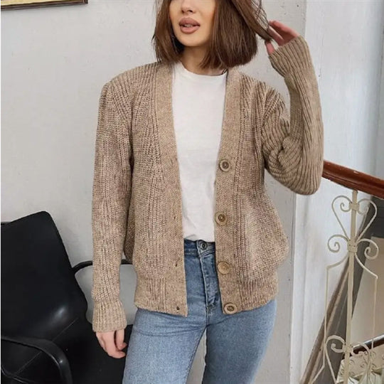 Damen Boxy-Grobstrick-Cardigan mit tiefer V-Leiste, Holzknopfverschluss und geripptem Saum EB