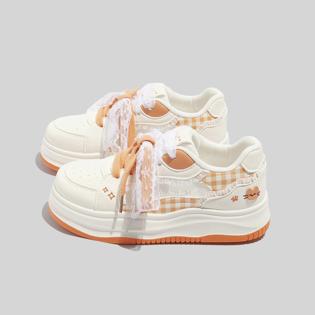 Damen Sportliche Sneakers mit verspielten Rüschen und trendigem Schnürsystem EB