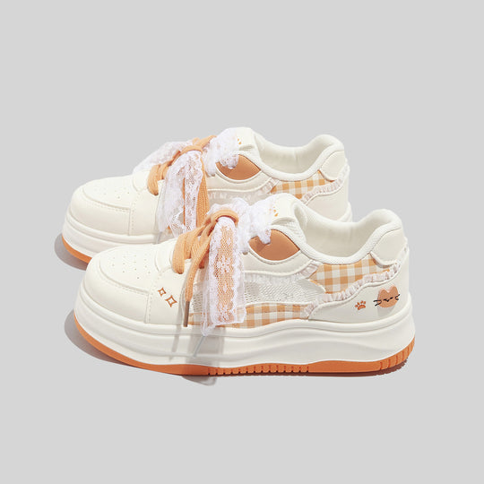 Damen Sportliche Sneakers mit verspielten Rüschen und trendigem Schnürsystem EB