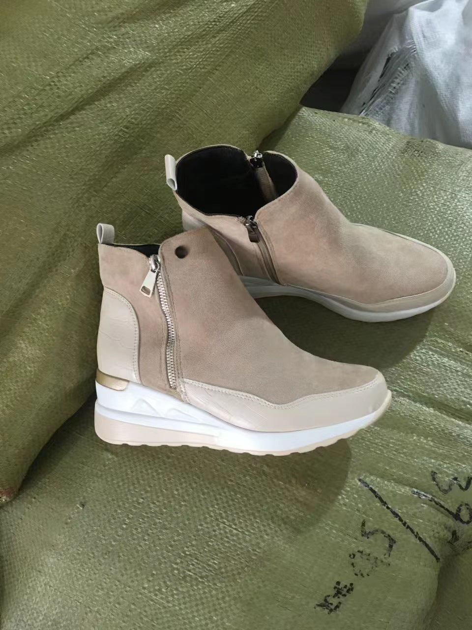 Damen Stiefeletten mit modischem Reißverschluss und eleganter Sohle EB