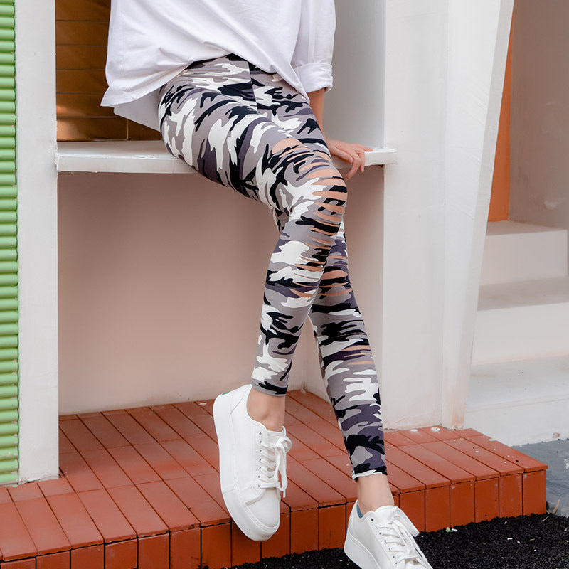 Damen Sport-Leggings mit Camouflage-Muster und Schnitt-Details EB
