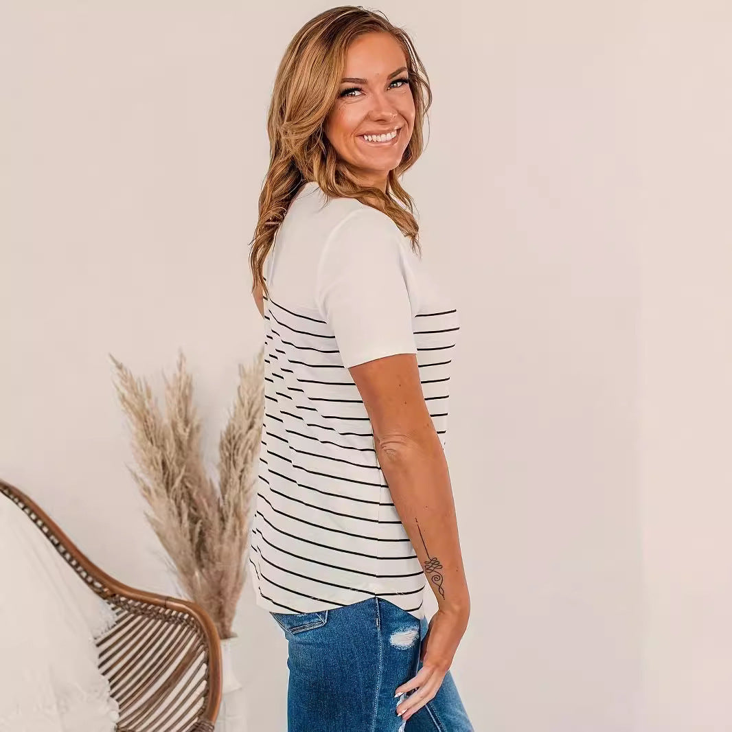 Damen Modisches Streifenshirt mit dekorativen Knopfdetails EB